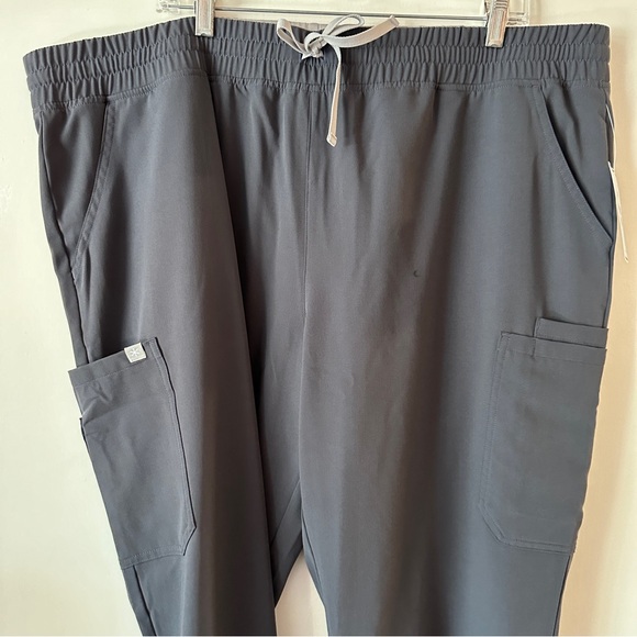 NWT Beyond Scrubs Grace 9-Pocket Tapered Leg Cargo Pant - Picture 6 of 8